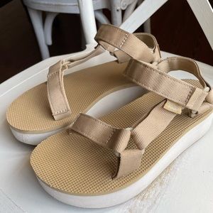 Teva Flatform Sandal